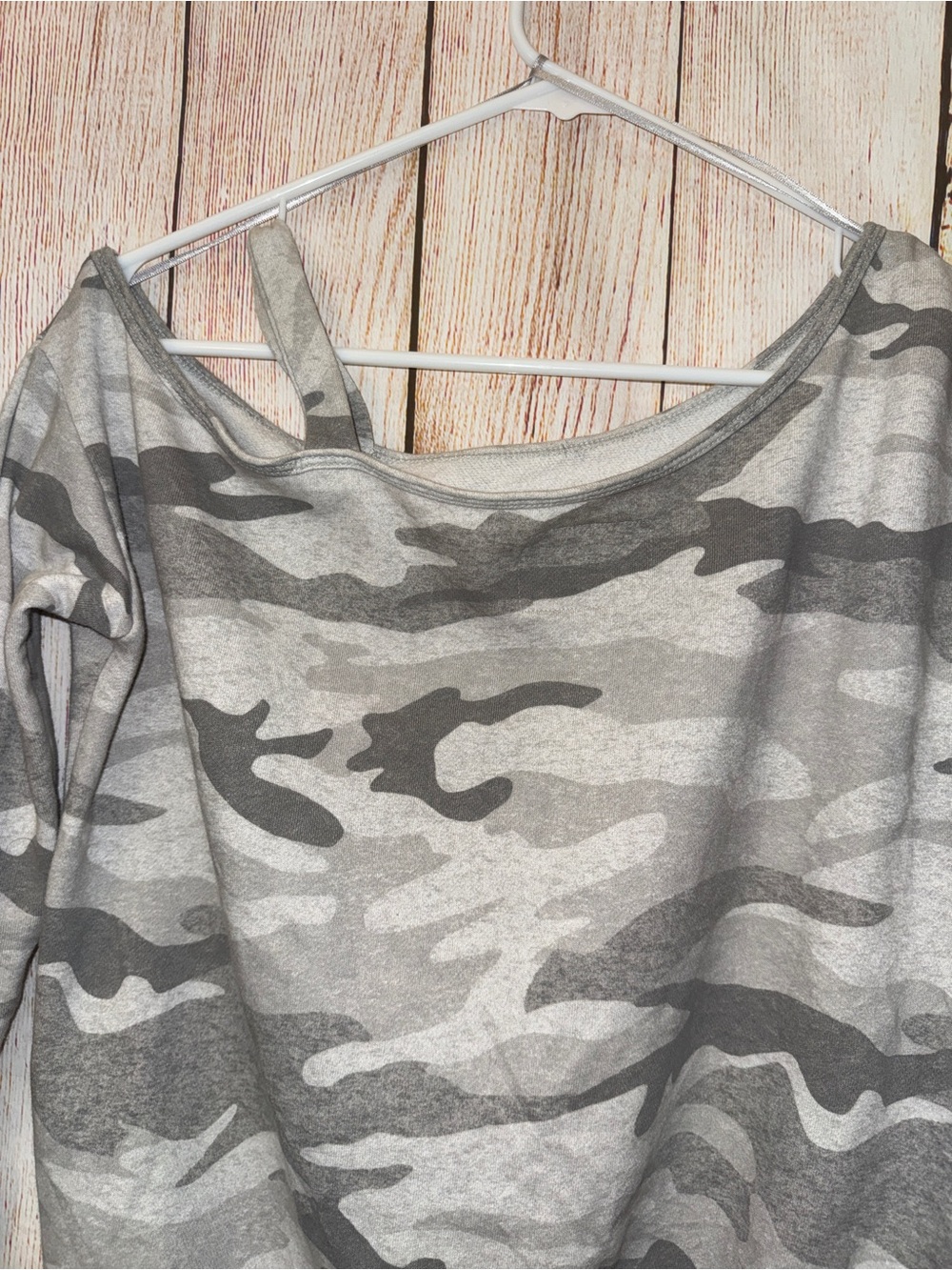 Aeropostale Gray Camo Off-Shoulder Sweatshirt Sz M - Picture 2 of 4